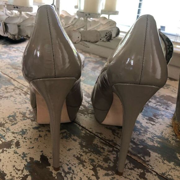 NEW Footcandy Crissy Platform Heels in Taupe Patent Leather NIB